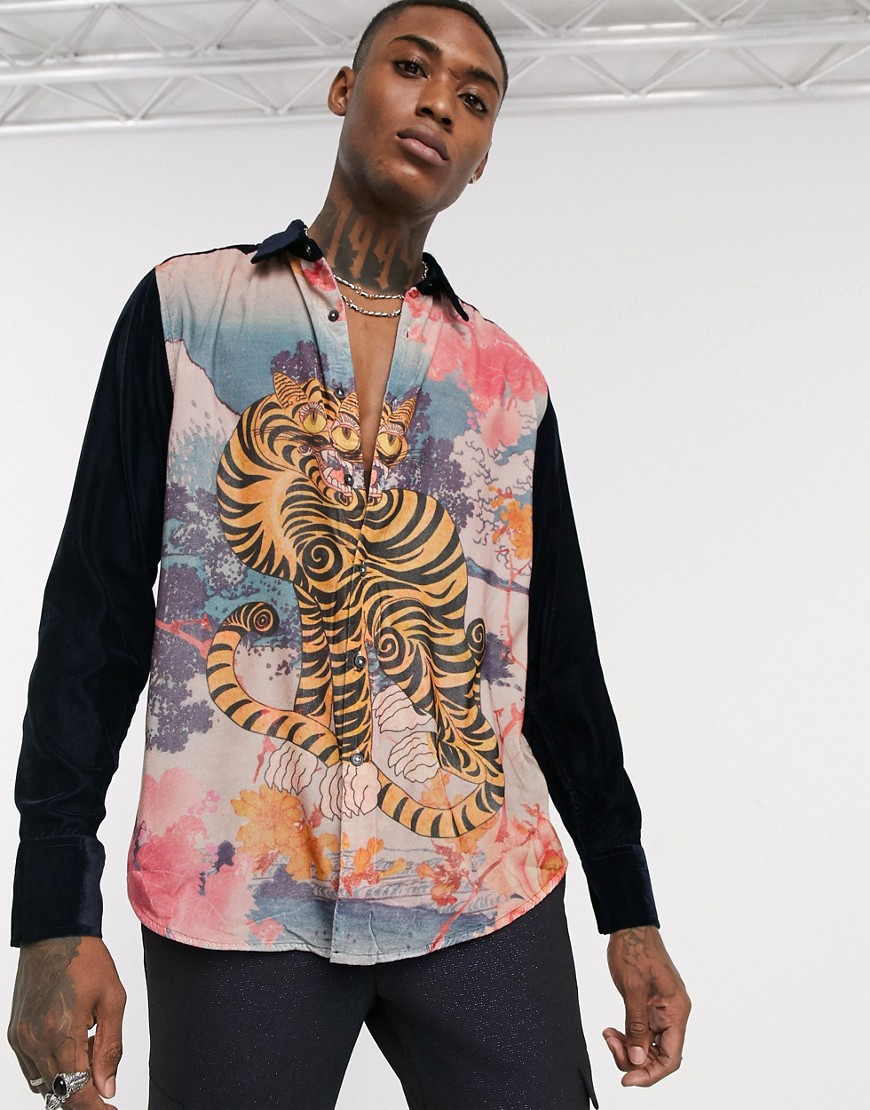 ASOS DESIGN – Tigermönstrad sammetsskjorta i regular fit-Marinblå