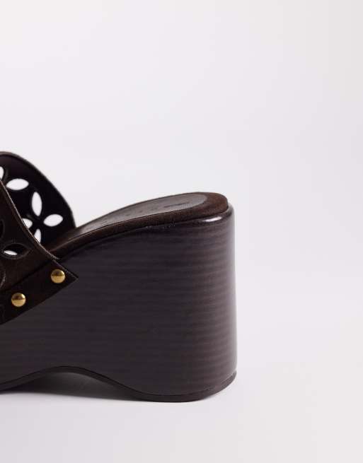 ASOS DESIGN – Tilly – Keilabsatz-Sandalen aus schokobraunem Leinen mit Cut-out-Design, 3 von 4