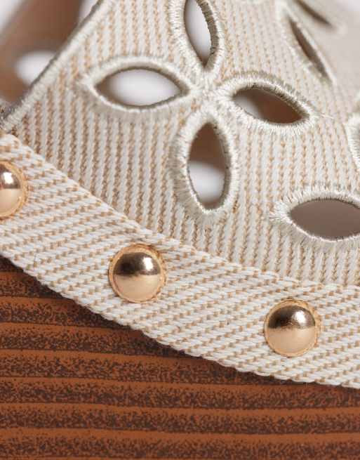 ASOS DESIGN – Tilly – Leinen-Sandalen in Beige mit Keilabsatz und Cut-out-Design, 3 von 4