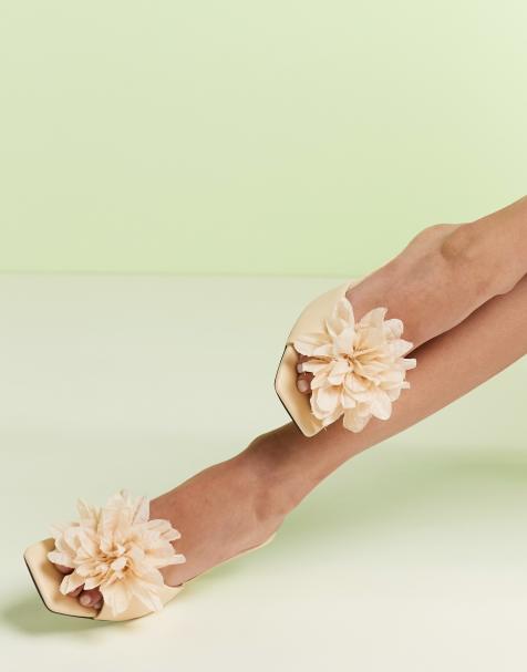 ASOS DESIGN - Tilly - Lysegule mules med kilehæl og corsage-detalje - view 1