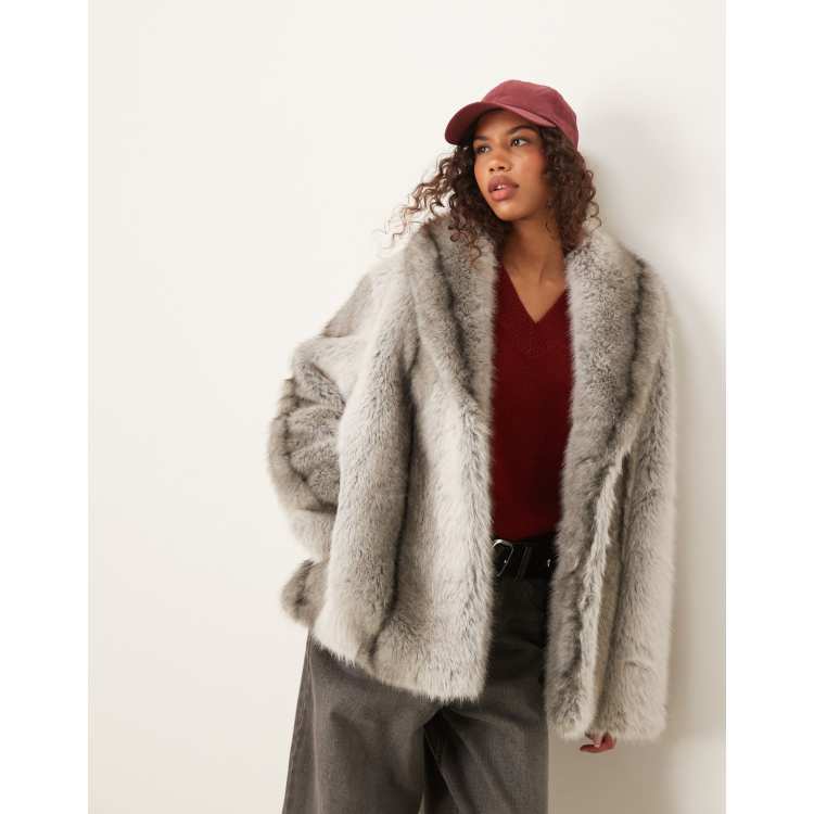  fur coat in grey 