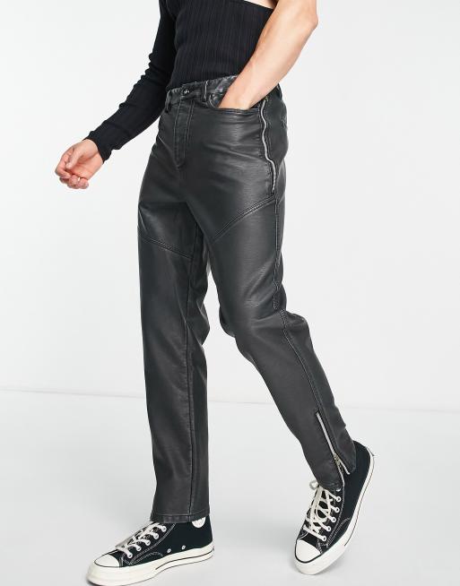 ASOS DESIGN - Toelopende broek met leerlook en ritsdetails in grijs met wassing