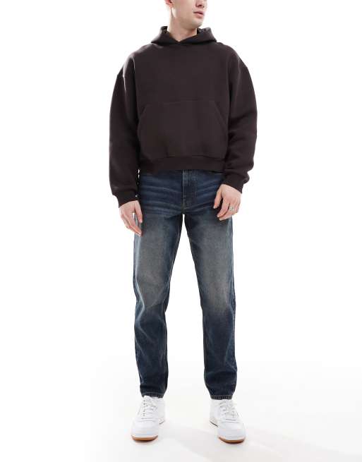 ASOS DESIGN - Toelopende jeans in blauw met donkere vintage wassing