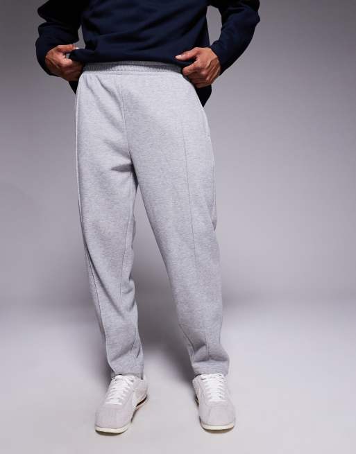 ASOS DESIGN - Toelopende joggingbroek met plat gestikte plooien in gemêleerd grijs, 2 van 5