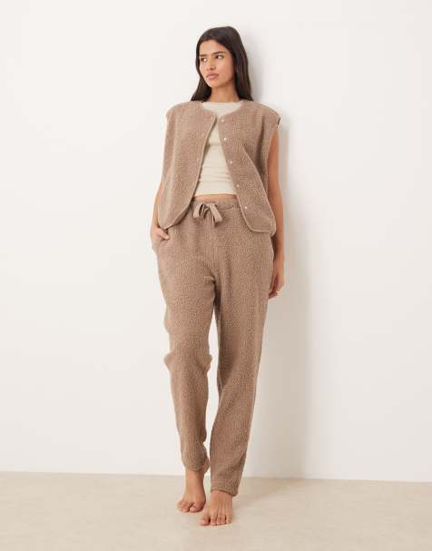ASOS DESIGN - Toelopende joggingbroek van borg in nertsbruin - view 1
