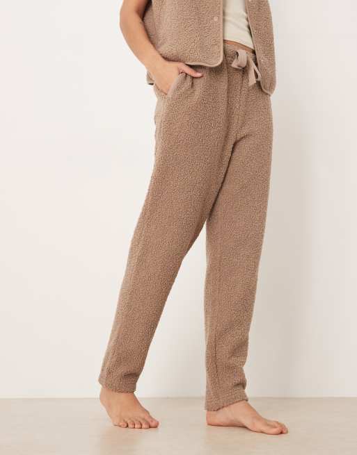 ASOS DESIGN - Toelopende joggingbroek van borg in nertsbruin, 3 van 4