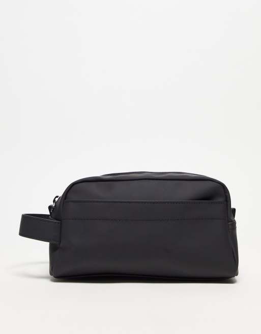 ASOS DESIGN - Toilettas met imitatieleer-coating in zwart