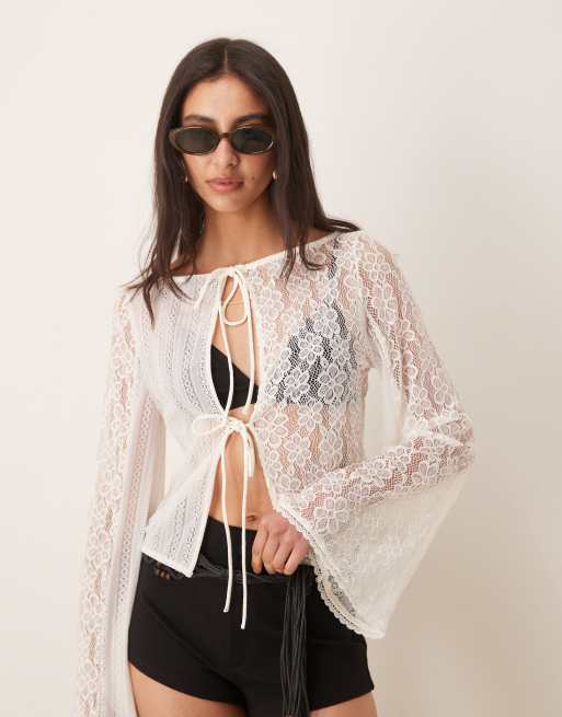 ASOS DESIGN - Top 2 in 1 con maniche lunghe svasate in pizzo e allacciatura sul retro avorio