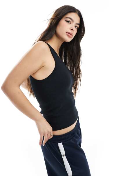 ASOS DESIGN - Top a canotta con reggiseno nero - view 1