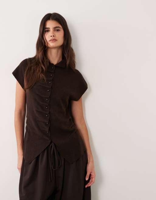 ASOS DESIGN top à col montant avec patte de boutonnage couleur chocolat, 3 de 4
