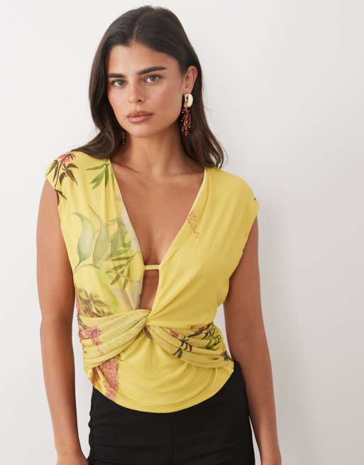 ASOS DESIGN top à col plongeant drapé à manches courtes à fleurs jaune, 2 de 4