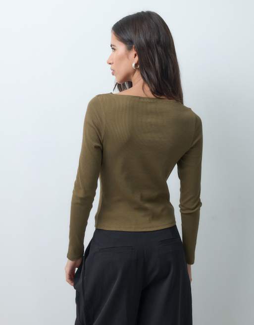 ASOS DESIGN top a coste con scollo a barchetta e maniche lunghe con abbottonatura, color khaki, 3 di 4
