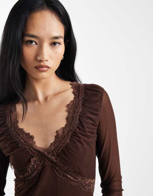 ASOS DESIGN - Top à décolleté plongeant et manches longues en tulle bordé de dentelle - Chocolat, 2 de 4