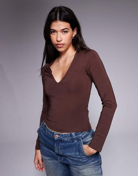 ASOS DESIGN - Top a doppio strato a maniche lunghe color cioccolato con scollo a V profondo - view 1