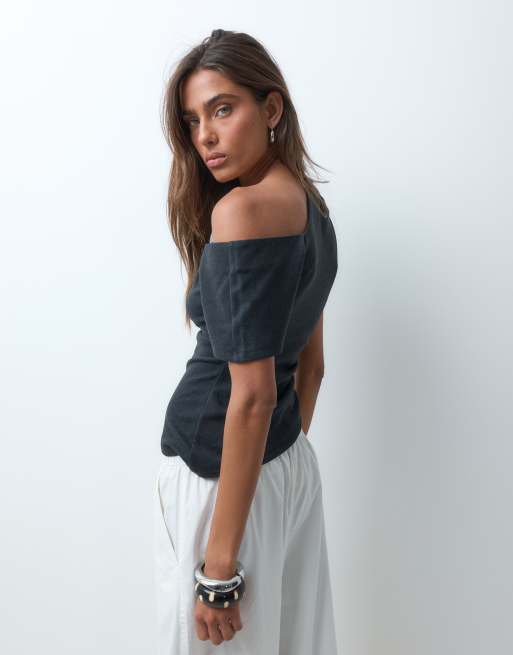ASOS DESIGN top à encolure asymétrique ultra-doux noir, 4 de 5