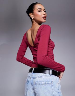 ASOS DESIGN - Top à encolure bateau et dos en V - Bordeaux délavé-Rouge