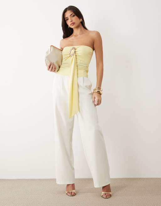 ASOS DESIGN - Top a fascia aderente giallo testurizzato con dettagli in metallo