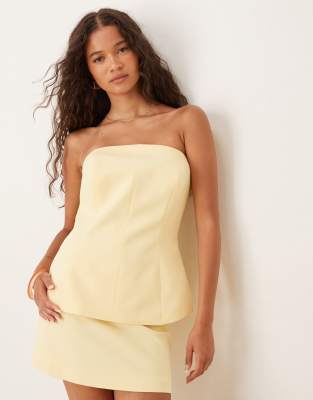 ASOS DESIGN - Top a fascia con fondo a peplo sartoriale stretto in vita color latticello