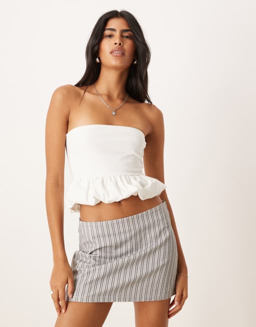 ASOS DESIGN - Top a fascia in cotone arricciato color avorio con fondo a palloncino