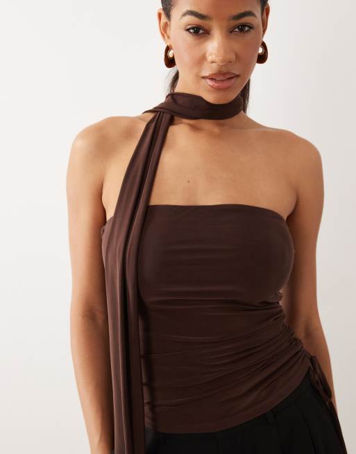 ASOS DESIGN - Top a fascia sinuoso color cioccolato con sciarpa con perline, 4 di 4
