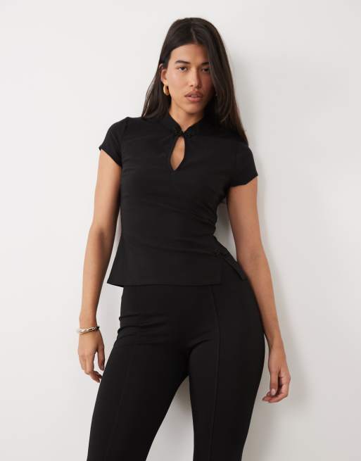 ASOS DESIGN top à manches courtes col mao avec détails de boutons passepoilés noir, 2 de 4