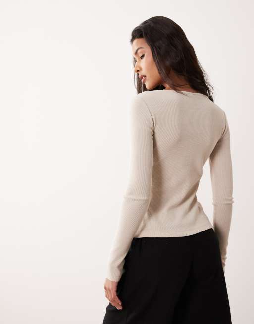 ASOS DESIGN - Top à manches longues avec col en V et bordures en dentelle noire - Grège, 4 de 4