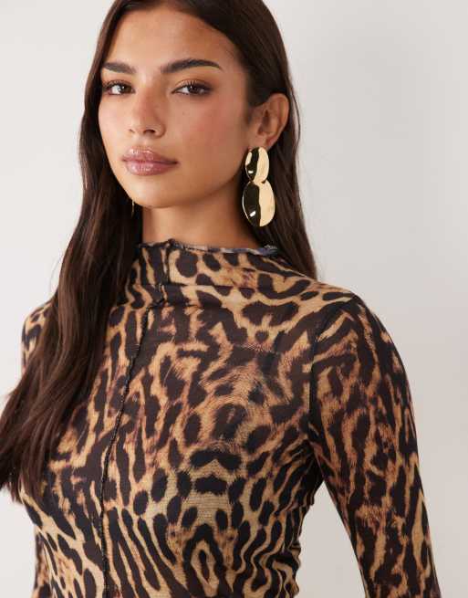 ASOS DESIGN top à manches longues effet maille avec détail de couture imprimé léopard, 2 de 4
