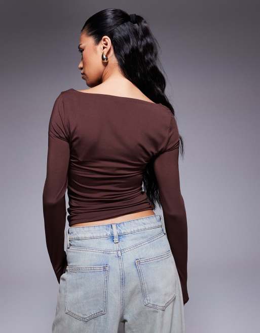ASOS DESIGN - Top à manches longues en tissu double épaisseur avec décolleté en cœur - Chocolat, 4 de 4