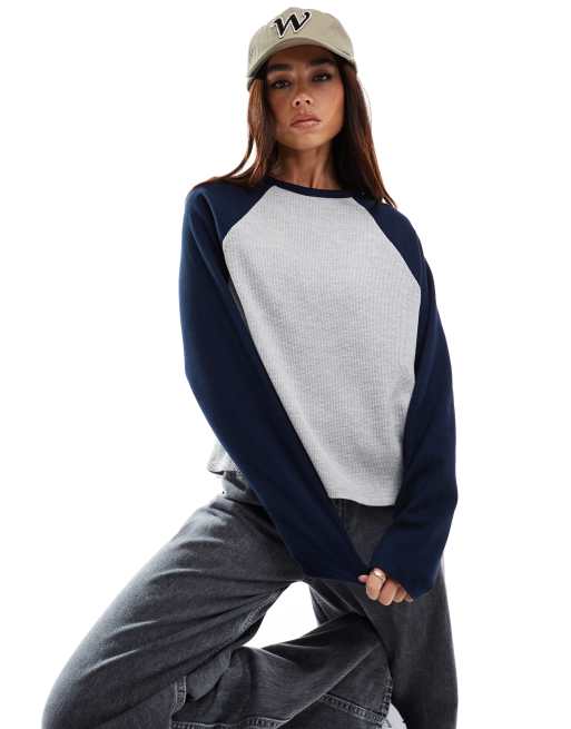 ASOS DESIGN - Top à manches raglan longues en tissu gaufré - Gris et bleu marine