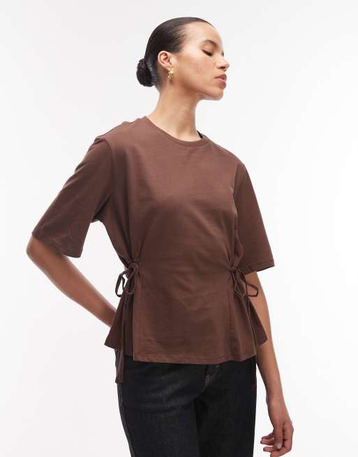 ASOS DESIGN - Top a maniche corte allacciato in vita color cioccolato