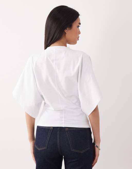 ASOS DESIGN - Top a maniche corte bianco con ali di pipistrello stretto in vita, 4 di 4