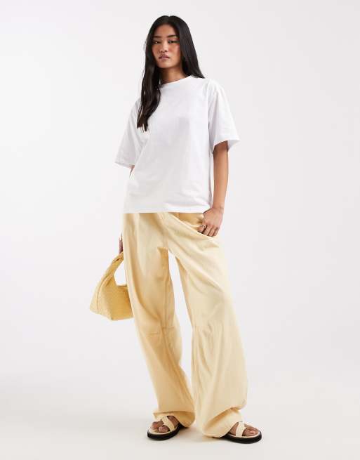 ASOS DESIGN - Top a maniche corte bianco con dettaglio stile mantella sul retro, 2 di 4