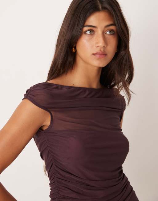 ASOS DESIGN - Top a maniche corte color prugna raccolto in rete con spalle scoperte, 3 di 4