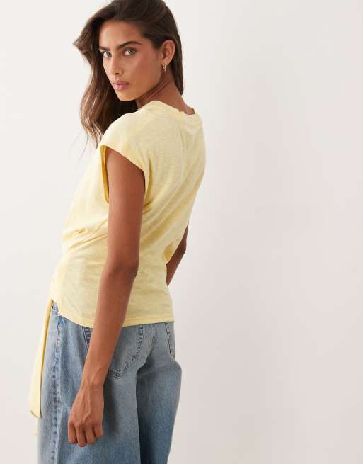 ASOS DESIGN top a maniche corte con dettaglio annodato in giallo burro, 3 di 4