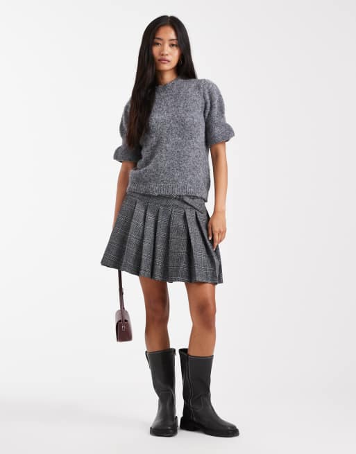 ASOS DESIGN - Top a maniche corte in maglia antracite con polsini e volant, 4 di 4