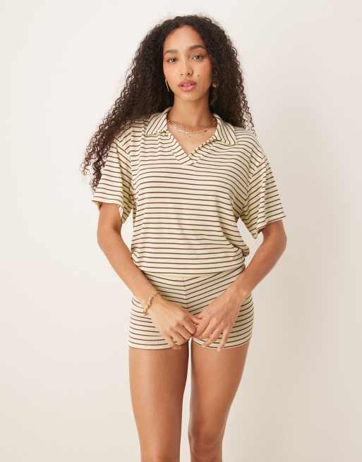 ASOS DESIGN - Top a maniche corte stile rugby con colletto a righe color giallo e cioccolato