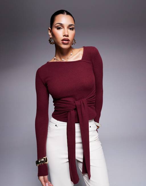 ASOS DESIGN - Top a maniche lunghe allacciato in vita con scollo asimmetrico in tessuto spazzolato color bordeaux