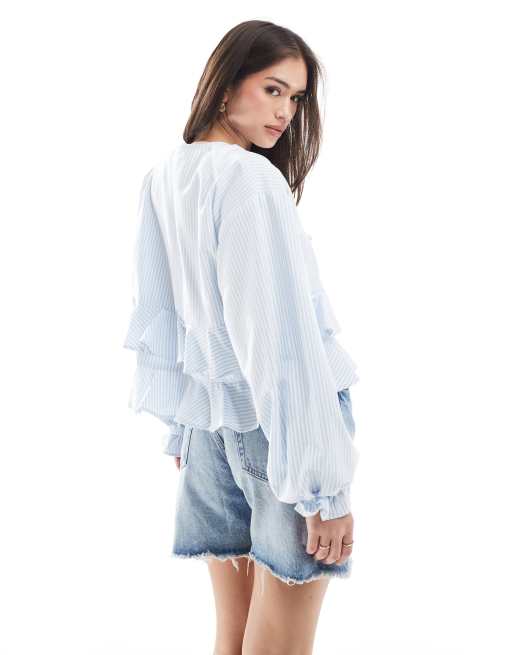 ASOS DESIGN - Top a maniche lunghe allacciato sul davanti blu a righe con volant sul fondo, 3 di 4
