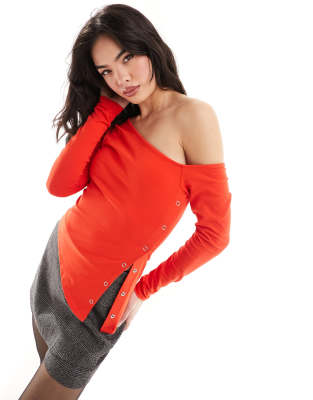 ASOS DESIGN - Top a maniche lunghe asimmetrico rosso con bottoni a pressione sul lato