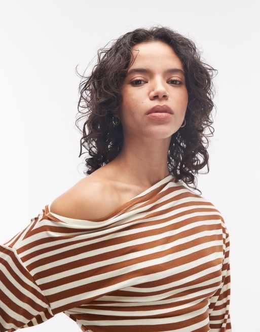 ASOS DESIGN - Top a maniche lunghe asimmetrico stretto in vita marrone e crema a righe, 3 di 4