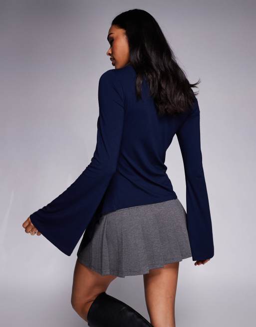 ASOS DESIGN - Top a maniche lunghe blu navy con maniche a campana e inserto godet, 3 di 4
