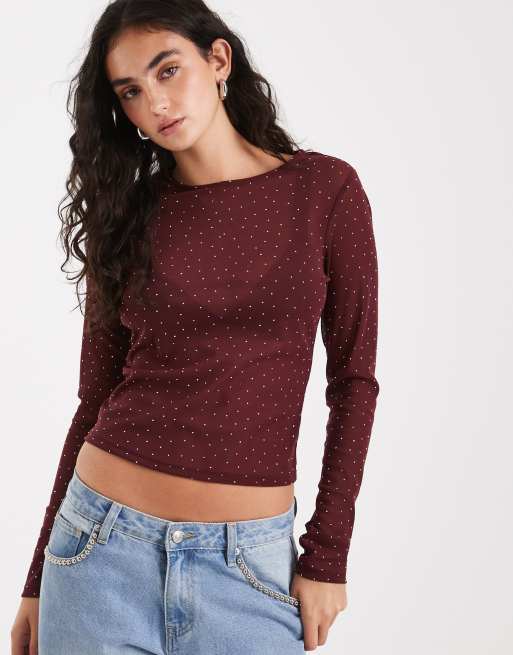 ASOS DESIGN - Top a maniche lunghe bordeaux in rete testurizzata con dettagli applicati a caldo
