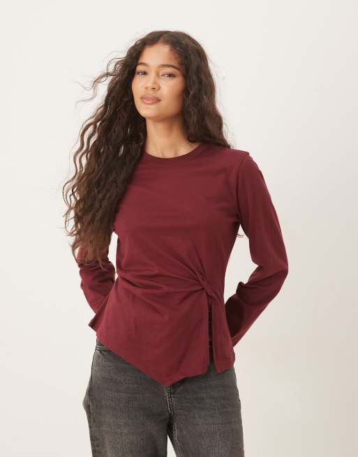 ASOS DESIGN - Top a maniche lunghe color ciliegia scuro con dettaglio annodato