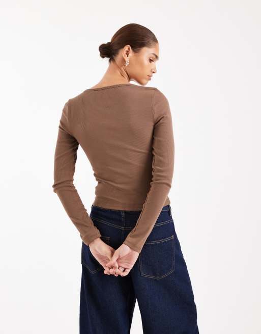 ASOS DESIGN - Top a maniche lunghe color cioccolato con scollo rotondo e cuciture in rilievo, 4 di 4