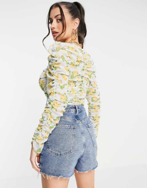 ASOS DESIGN - Top a maniche lunghe con ruches, a fiori gialli, 2 di 4