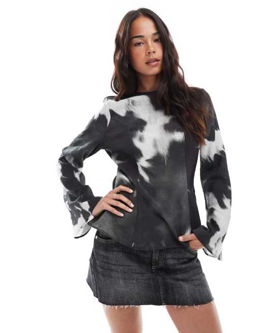 ASOS DESIGN - Top a maniche lunghe in punto smock con dettaglio in vita e stampa pezzata