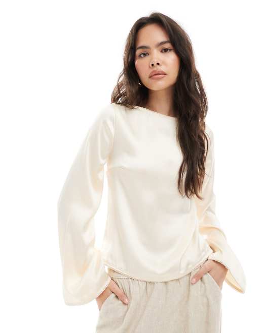 ASOS DESIGN - Top a maniche lunghe in raso color ostrica allacciato sul retro, 2 di 4