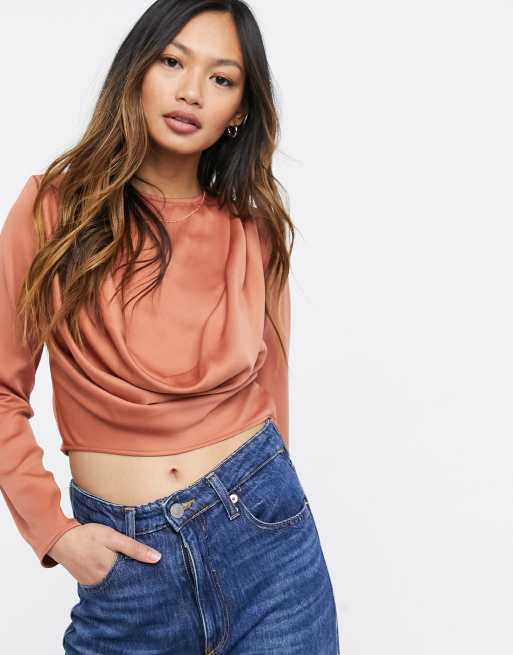 ASOS DESIGN - Top a maniche lunghe in raso color ruggine con drappeggio sul davanti