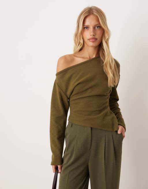 ASOS DESIGN - Top a maniche lunghe kaki morbido al tatto con spalla scoperta e vita stile corsetto