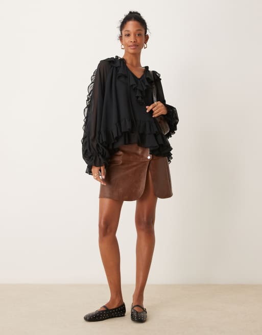 ASOS DESIGN - Top a maniche lunghe nero con dettaglio a balze con volant